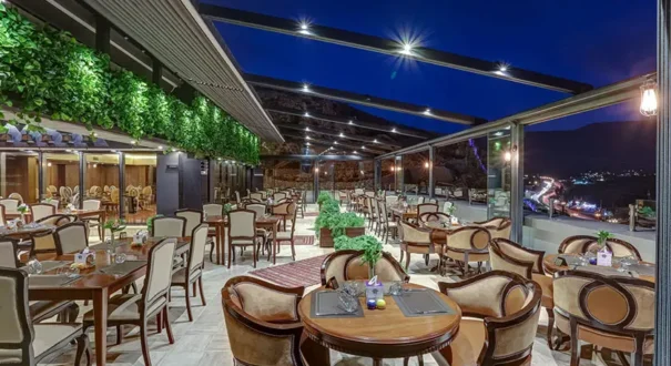 shiraz1 هتل شیراز با آژانس بهاران تصویر شاخص ۱